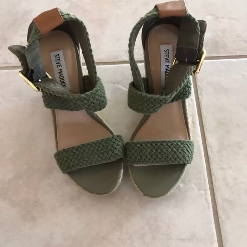 Steve Madden green wedges size 6.5 never worn